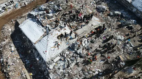 Imagen aérea que muestra la devastación tras el terremoto en Turquía Imagen aérea que muestra la devastación tras el terremoto en Turquía