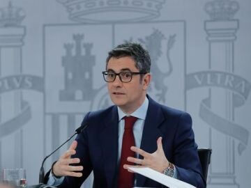 Imagen del ministro de la Presidencia, Félix Bolaños, en una rueda de prensa