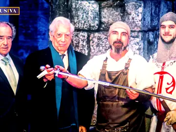 La historia detrás de la espada que llevó Mario Vargas Llosa a su ingreso a la Academia Francesa La historia detrás de la espada que llevó Mario Vargas Llosa a su ingreso a la Academia Francesa