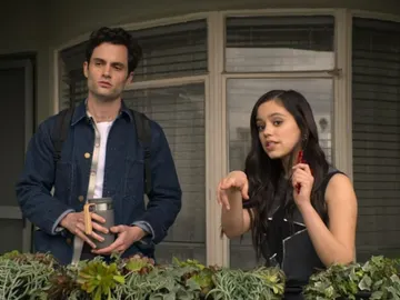 Jenna Ortega y Penn Badgley en 'You' Jenna Ortega y Penn Badgley en 'You'
