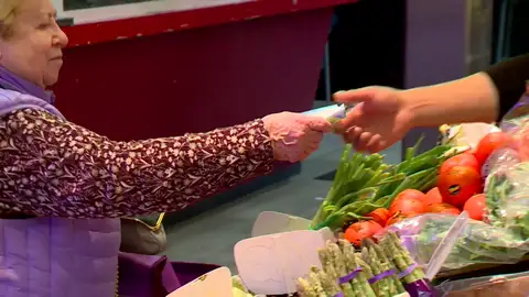 Muchos artículos son más caros a pesar de la bajada del IVA, según Facua Muchos artículos son más caros a pesar de la bajada del IVA, según Facua