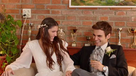 Avance semanal de ‘Amar es para siempre’: Andrea y Alberto se dan el 'Sí, quiero' mientras Ciriaco les hace un regalo de bodas inolvidable Avance semanal de ‘Amar es para siempre’: Andrea y Alberto se dan el 'Sí, quiero' mientras Ciriaco les hace un regalo de bodas inolvidable
