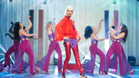 Marron pierde la vergüenza y convierte ‘El Desafío’ en una fiesta homenaje a Raffaella Carrà Marron pierde la vergüenza y convierte ‘El Desafío’ en una fiesta homenaje a Raffaella Carrà