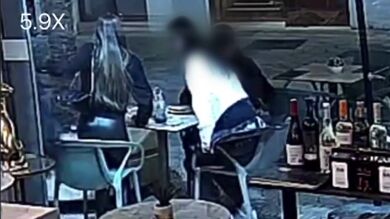 El vídeo viral del 'simpa' de tres jóvenes en un bar de Valencia