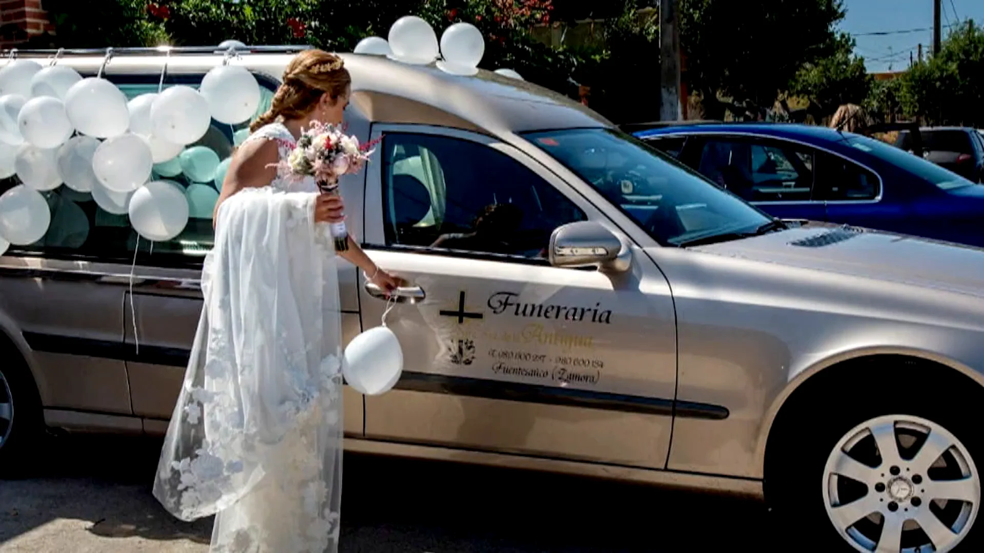 Natalia llegó a su boda en un coche fúnebre: "He sido la primera de la familia y creo que también la única" Natalia llegó a su boda en un coche fúnebre: "He sido la primera de la familia y creo que también la única"