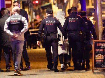 Los Mossos d'Esquadra durante la operación