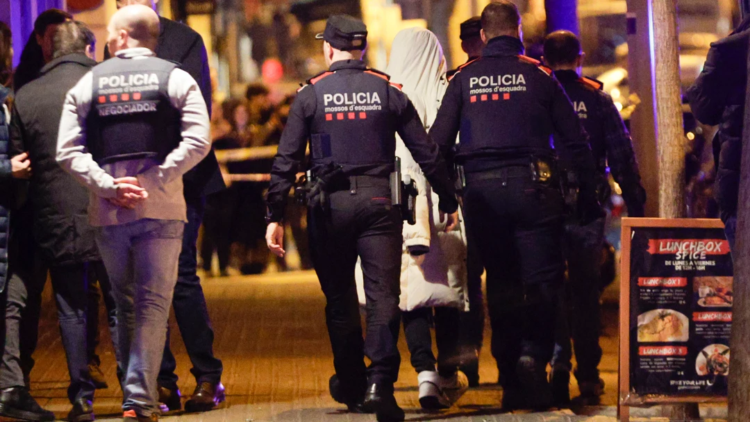 Los Mossos d'Esquadra durante la operación Los Mossos d'Esquadra durante la operación