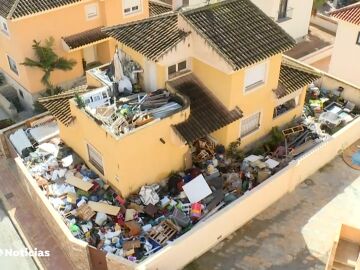Casa con basura en Murcia