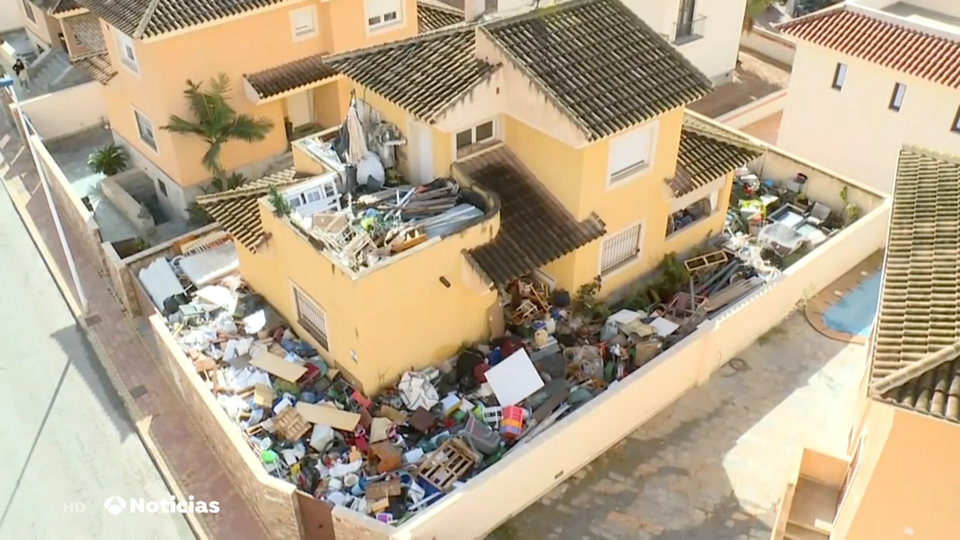 Casa con basura en Murcia Casa con basura en Murcia