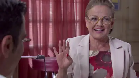 La carcajada de Visi tras el lapsus en una de sus frases: “Me lo sabía de otra manera, déjame que lo diga” La carcajada de Visi tras el lapsus en una de sus frases: “Me lo sabía de otra manera, déjame que lo diga”