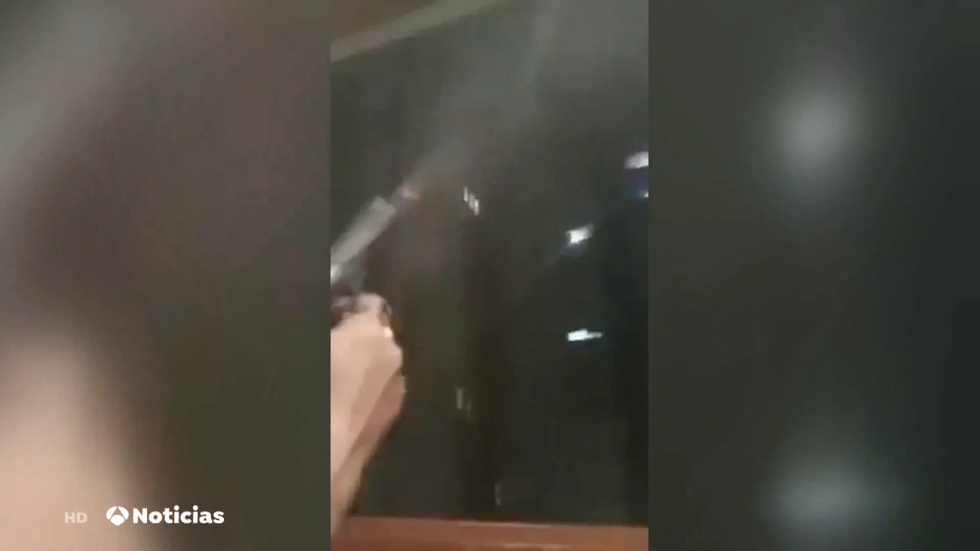 Investigan el vídeo de un hombre disparando desde una ventana en Laguna de Duero, Valladolid Investigan el vídeo de un hombre disparando desde una ventana en Laguna de Duero, Valladolid