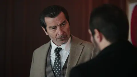 Murat cae en la trampa de Yekta y acaba mintiendo para proteger a Laçin: “Diré que fui yo quien ayudó a escapar a Engin” Murat cae en la trampa de Yekta y acaba mintiendo para proteger a Laçin: “Diré que fui yo quien ayudó a escapar a Engin”