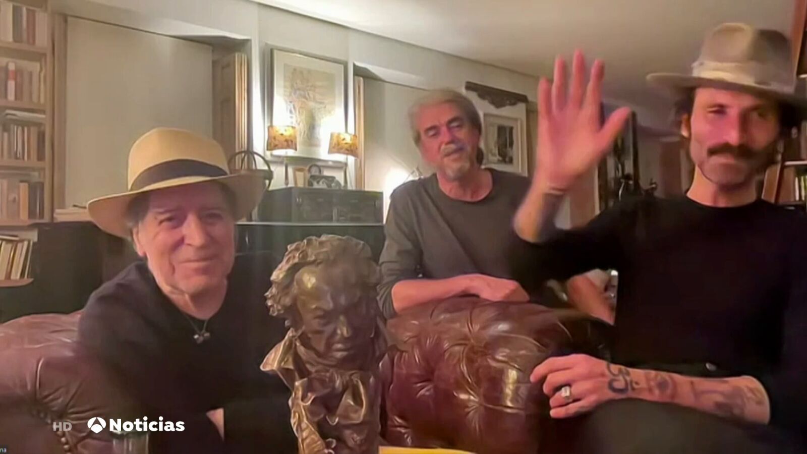 Joaquín Sabina recibe su primer Goya el día de su cumpleaños junto a Leiva: 