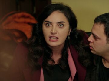 Seng&uuml;l, fuera de s&iacute;, le echa la culpa de todo a &Ouml;mer: "Si ese chico se muere, Oğulcan acabar&aacute; en la c&aacute;rcel"