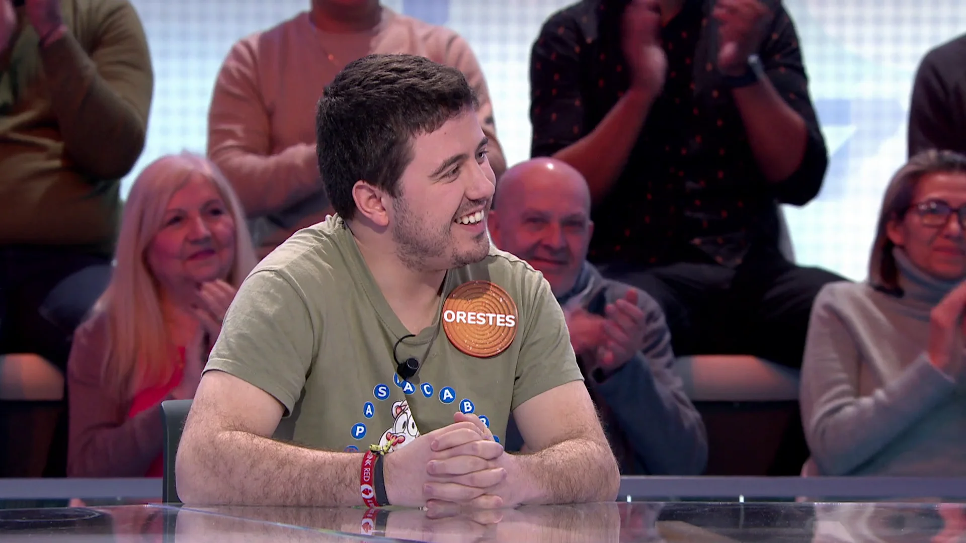 &iexcl;Orestes empieza fuerte! Doble chiste con los invitados de su equipo en &lsquo;Pasapalabra&rsquo;
