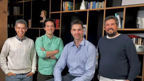 Pau Gasol junto a los fundadores de VIVLA Pau Gasol junto a los fundadores de VIVLA