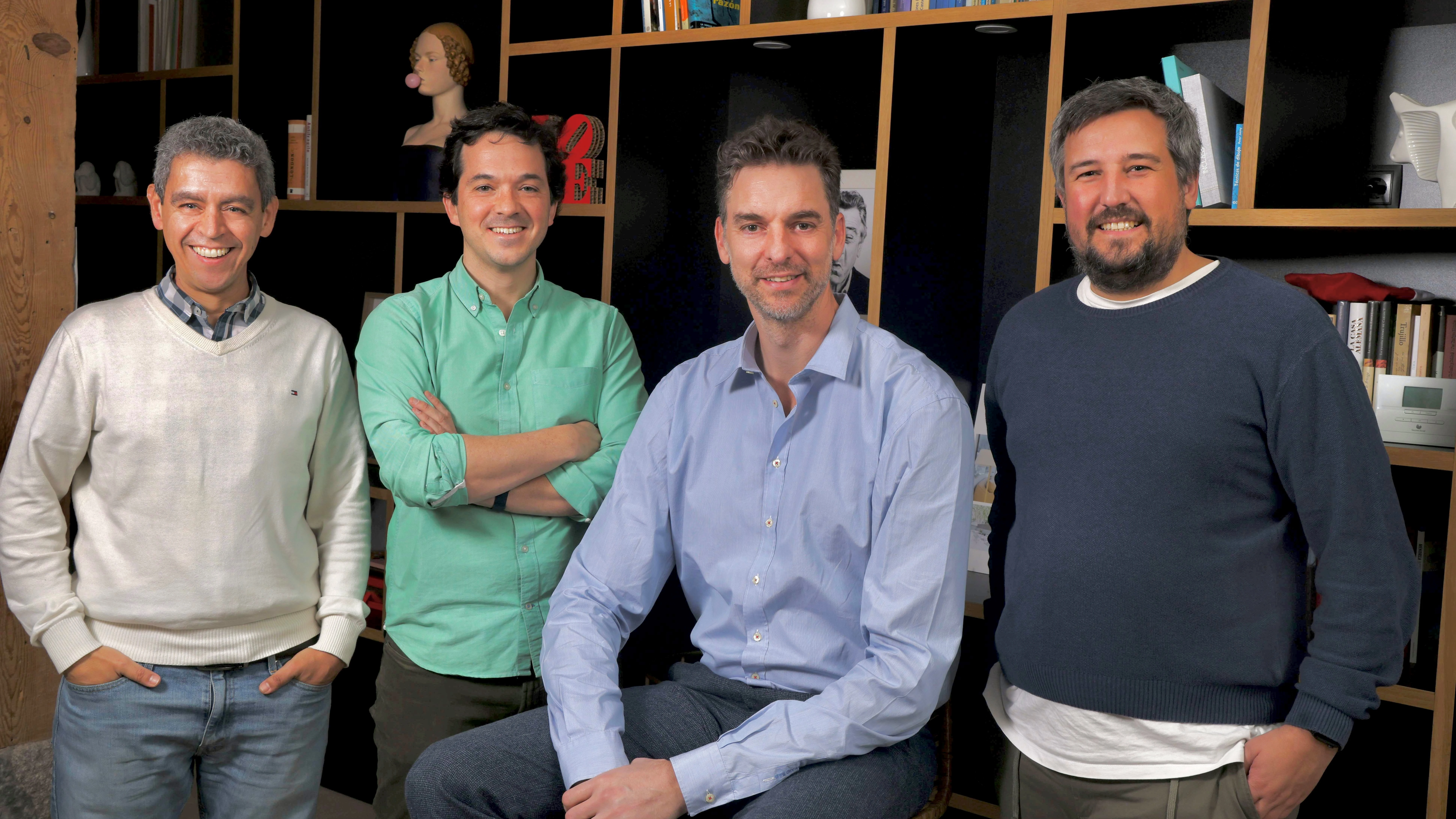 Pau Gasol junto a los fundadores de VIVLA Pau Gasol junto a los fundadores de VIVLA