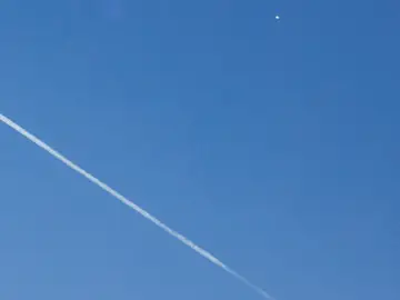 Un avión comercial vuela por debajo del "globo espía" chino Un avión comercial vuela por debajo del "globo espía" chino