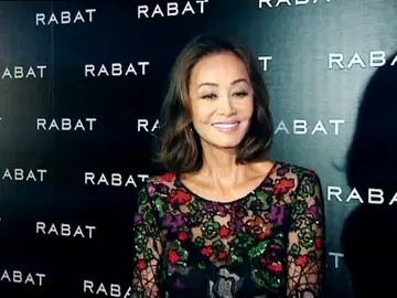 Isabel Preysler saca bandera blanca en plena guerra con Vargas Llosa: “Solo quiero que acabe" Isabel Preysler saca bandera blanca en plena guerra con Vargas Llosa: “Solo quiero que acabe"