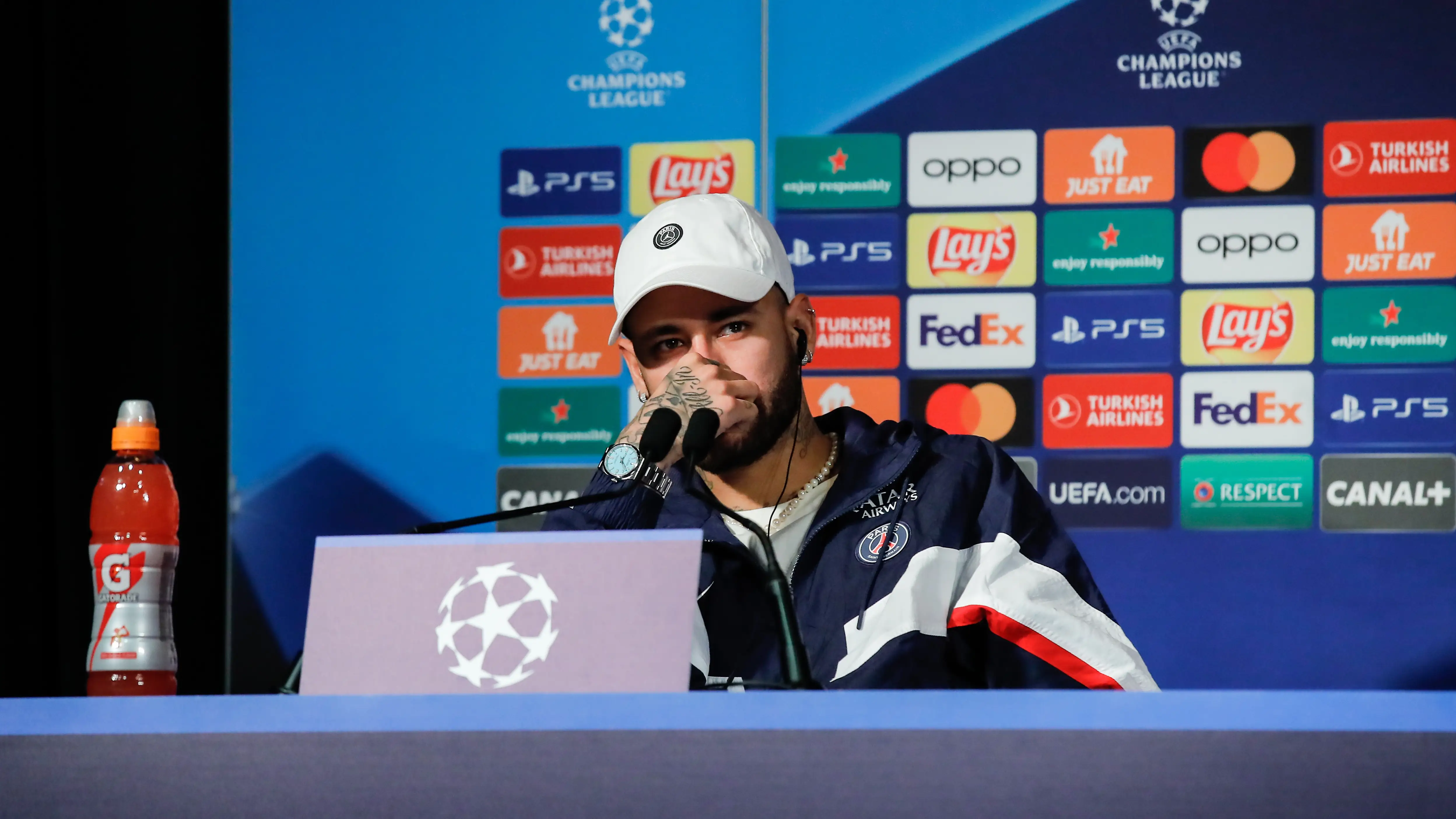 Neymar, en rueda de prensa Neymar, en rueda de prensa