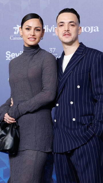 C. Tangana y su novia, Rocío Aguirre, en los Premios Goya 2023