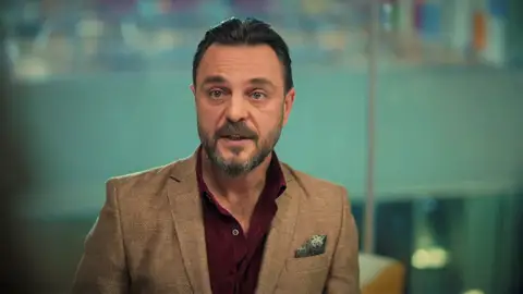 Resul evita que los Eren sean expulsados del colegio: “Todo el mundo es inocente hasta que se demuestre lo contrario” Resul evita que los Eren sean expulsados del colegio: “Todo el mundo es inocente hasta que se demuestre lo contrario”