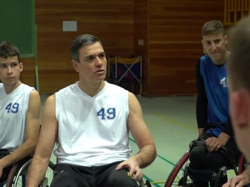 Pedro Sánchez en un partido de baloncesto