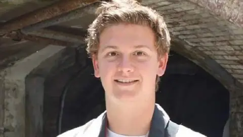 Muere el actor Austin Majors Muere el actor Austin Majors