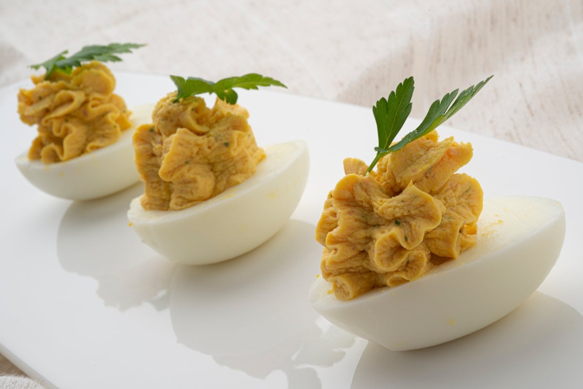 Una receta fácil para triunfar: los huevos rellenos de jamón de Karlos  Arguiñano