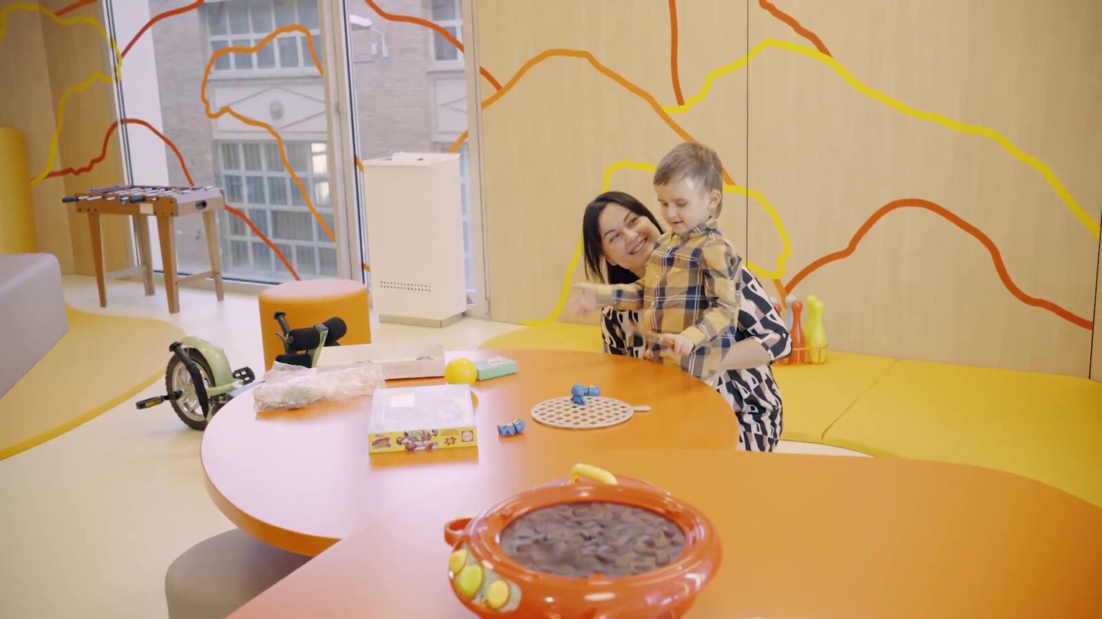 El tratamiento que ha cambiado la vida de Makar, un niño de 5 años con un grave tumor cerebral