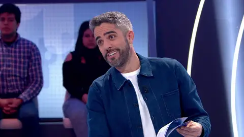 El ocurrente chiste de Roberto Leal a una aspirante a ‘Pasapalabra’: “Si no lo digo se me queda dentro” El ocurrente chiste de Roberto Leal a una aspirante a ‘Pasapalabra’: “Si no lo digo se me queda dentro”