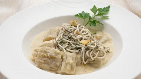 Cardo en salsa de almendra con gulas: una receta festiva de Arguiñano ¡en 15 minutos! Cardo en salsa de almendra con gulas: una receta festiva de Arguiñano ¡en 15 minutos!