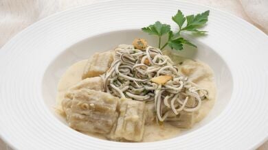 Cardo en salsa de almendra con gulas: una receta festiva de Arguiñano ¡en 15 minutos!