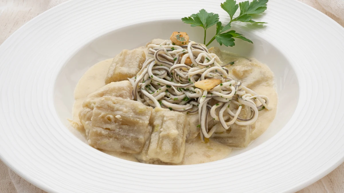 Cardo en salsa de almendra con gulas: una receta festiva de Arguiñano ¡en 15 minutos! Cardo en salsa de almendra con gulas: una receta festiva de Arguiñano ¡en 15 minutos!