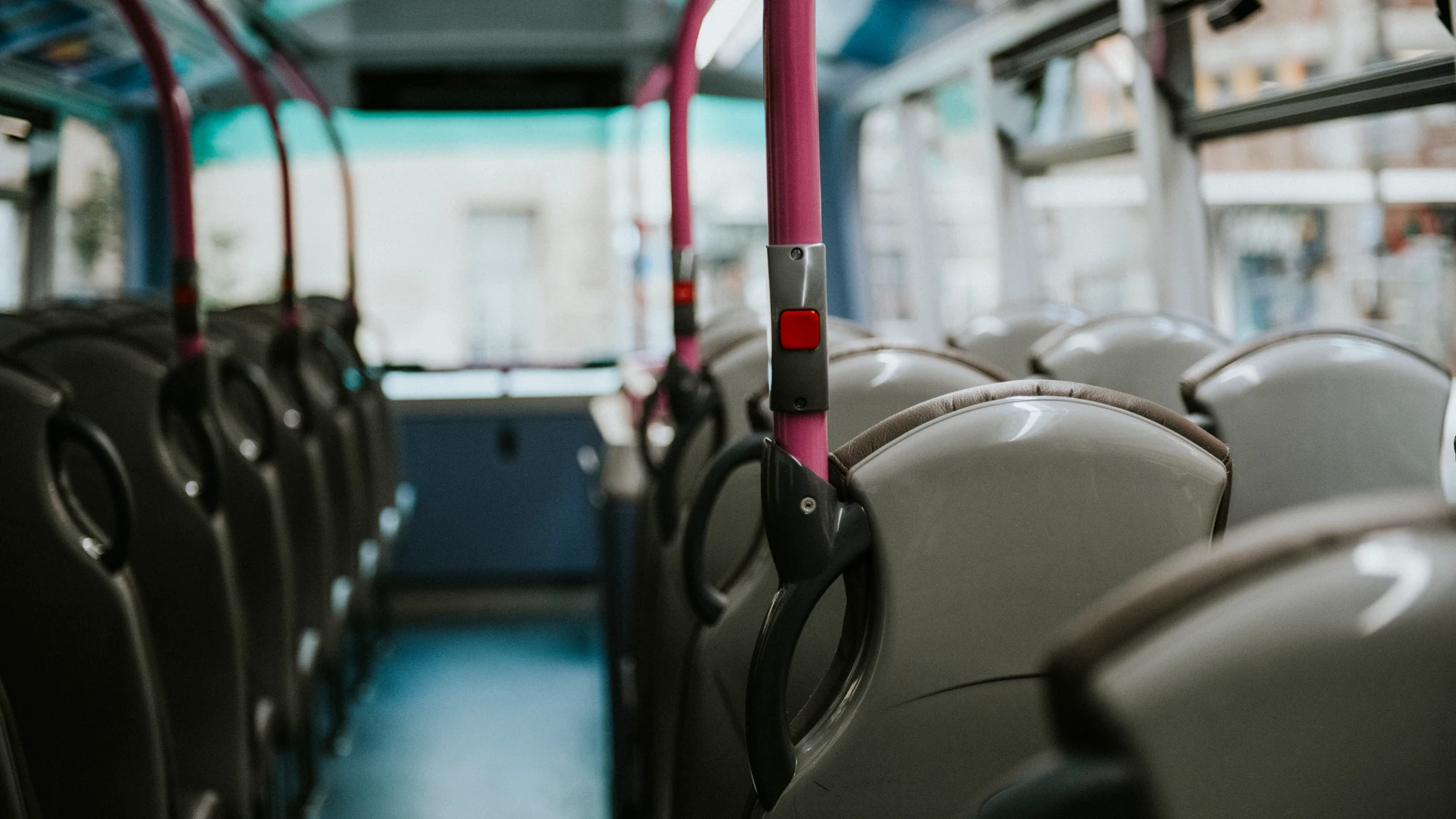 El interior de un autobús 
