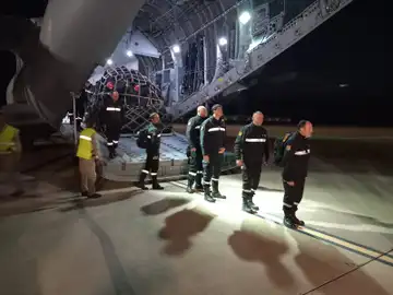 La UME aterriza en España con el equipo de búsqueda y rescate tras su misión en Turquía La UME aterriza en España con el equipo de búsqueda y rescate tras su misión en Turquía