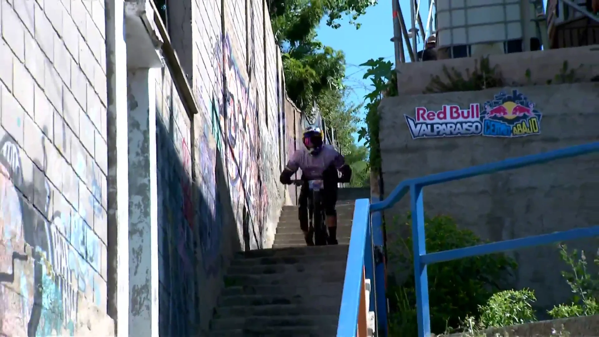 Tomáš Slavík, durante su descenso en el Red Bull Valparaíso Cerro Abajo Tomáš Slavík, durante su descenso en el Red Bull Valparaíso Cerro Abajo