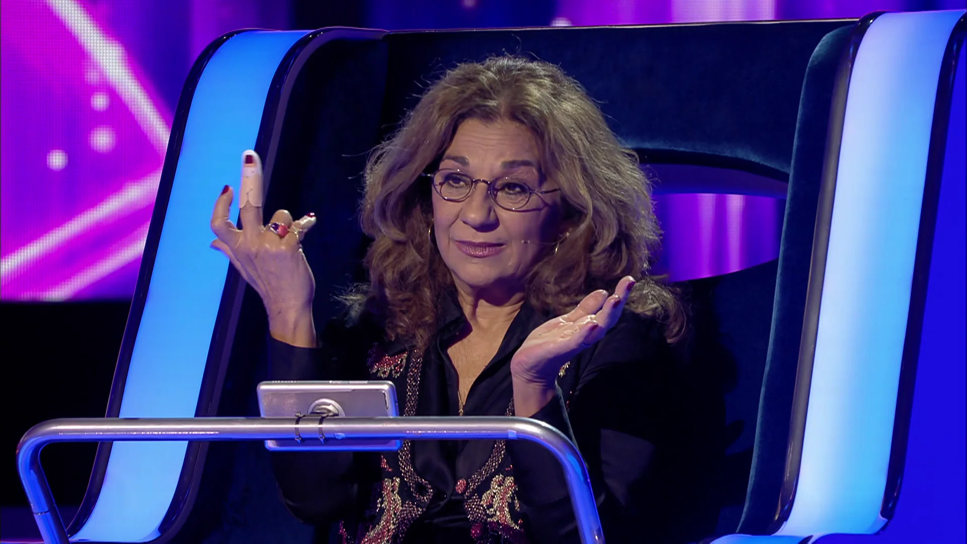 &iquest;Qu&eacute; le ocurre a Lolita Flores? Participa en &lsquo;El c&iacute;rculo de los famosos&rsquo;&hellip; &iexcl;Con un dedo roto!