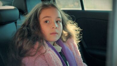 Esta noche en ‘Hermanos’: Sengül intenta ocultar que ha entregado a Emel a İlknur para liberar a Oğulcan