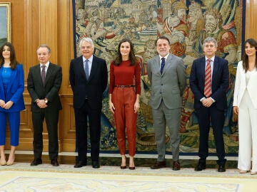 La reina Letizia recibe en audiencia a una representación de Atresmedia y de la Fundación Mutua Madrileña
