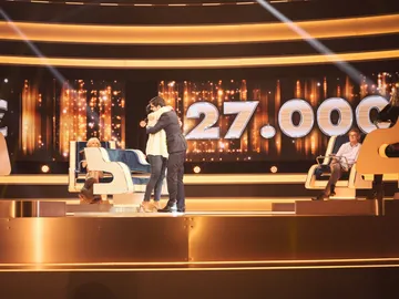 ¡Sublime! Lolita Flores, la gran aliada para que Juani consiga 27.000 euros en ‘El círculo de los famosos’ ¡Sublime! Lolita Flores, la gran aliada para que Juani consiga 27.000 euros en ‘El círculo de los famosos’
