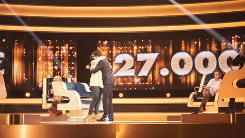 ¡Sublime! Lolita Flores, la gran aliada para que Juani consiga 27.000 euros en ‘El círculo de los famosos’ ¡Sublime! Lolita Flores, la gran aliada para que Juani consiga 27.000 euros en ‘El círculo de los famosos’