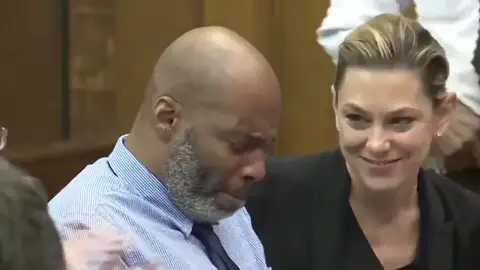 Queda libre tras 28 años preso por un crimen que no cometió Queda libre tras 28 años preso por un crimen que no cometió