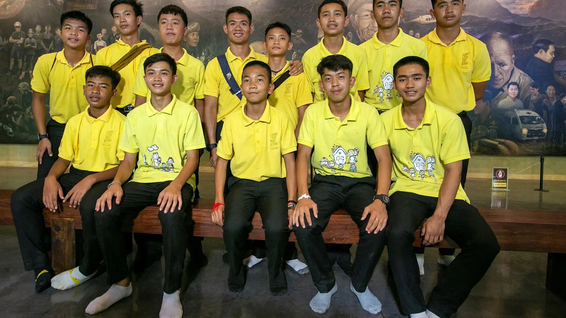 Eel equipo de fútbol que fue rescatado de una cueva en Tailandia en 2018 Eel equipo de fútbol que fue rescatado de una cueva en Tailandia en 2018