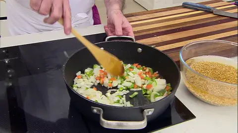 Incorpora las hortalizas a la tartera Incorpora las hortalizas a la tartera