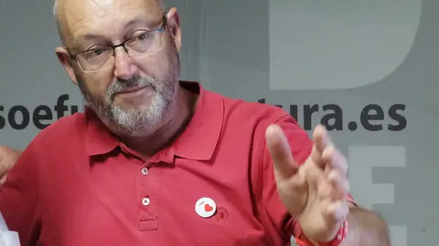 El diputado socialista, Juan B. Fuentes, ha dimitido este martes por vincularse a una presunta operación de fraude. El diputado socialista, Juan B. Fuentes, ha dimitido este martes por vincularse a una presunta operación de fraude.