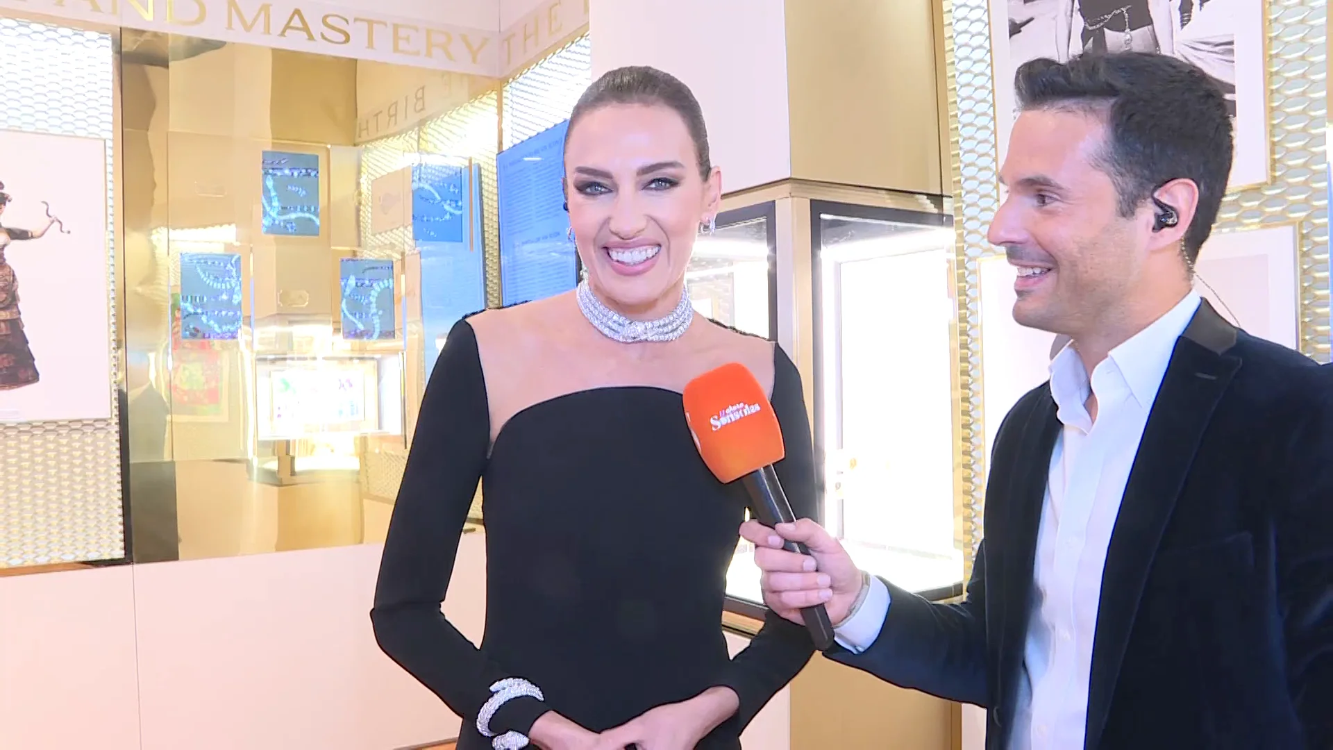 Nieves &Aacute;lvarez, rompedora con sus elegantes looks vaya donde vaya: "Ya que salgo de casa, lo voy a dar todo"