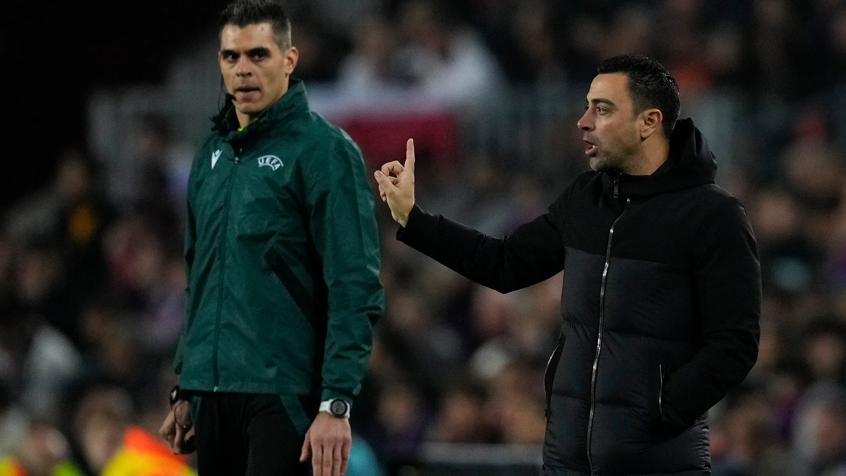Xavi realiza un gesto durante el partido ante el Manchester United Xavi realiza un gesto durante el partido ante el Manchester United