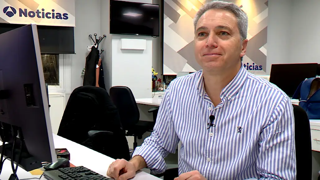 Vicente Vall&eacute;s, director y presentador de Antena 3 Noticias 2