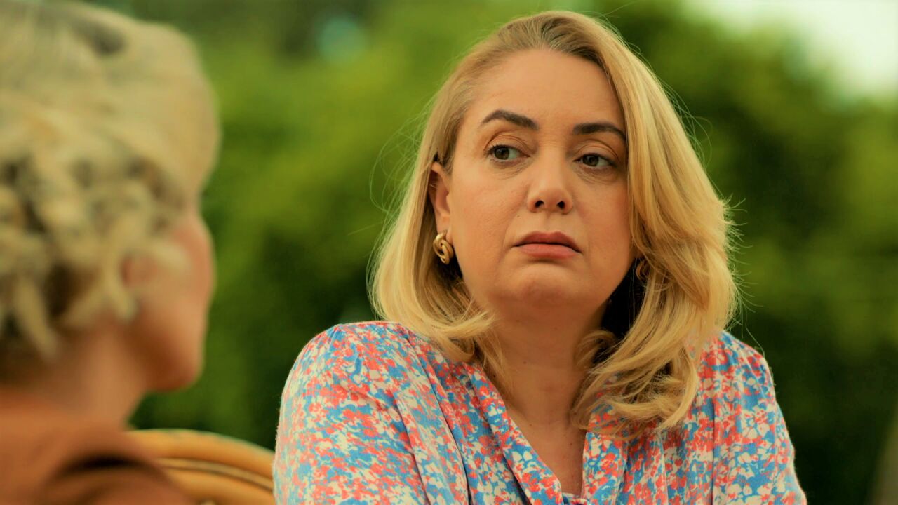 Avance del próximo capítulo de ‘Tierra Amarga’: Los amigos de Sermin intentan prestarle dinero y ésta lo rechaza… ¿Se quedará en la calle?